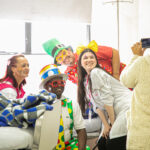 Em São Caetano do Sul, palhaços do grupo Doses de Alegria conquistam sorrisos de pacientes do Complexo Hospitalar